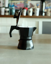 Görseli Galeri görüntüleyiciye yükleyin, Moka Pot 3 Cup - Mat Siyah - Coffee Gutta - The Route Of Coffee
